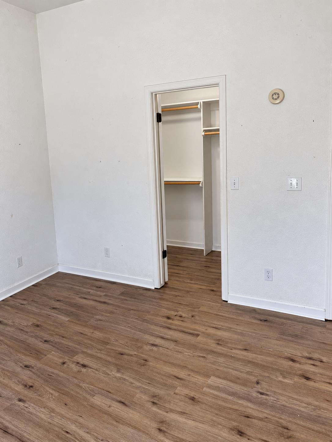320 Rosalie Ct E, Los Banos, CA 93535