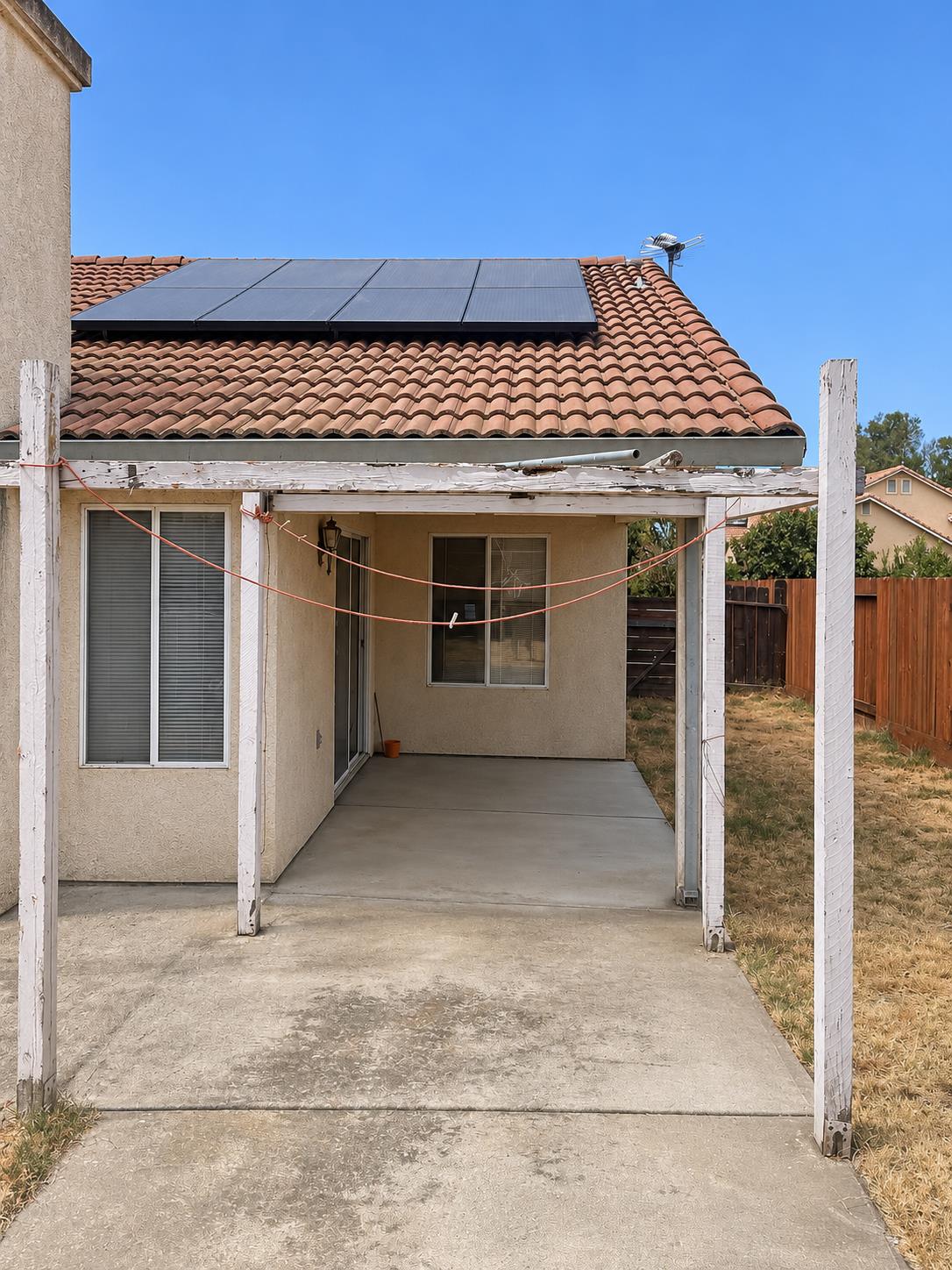 320 Rosalie Ct E, Los Banos, CA 93535