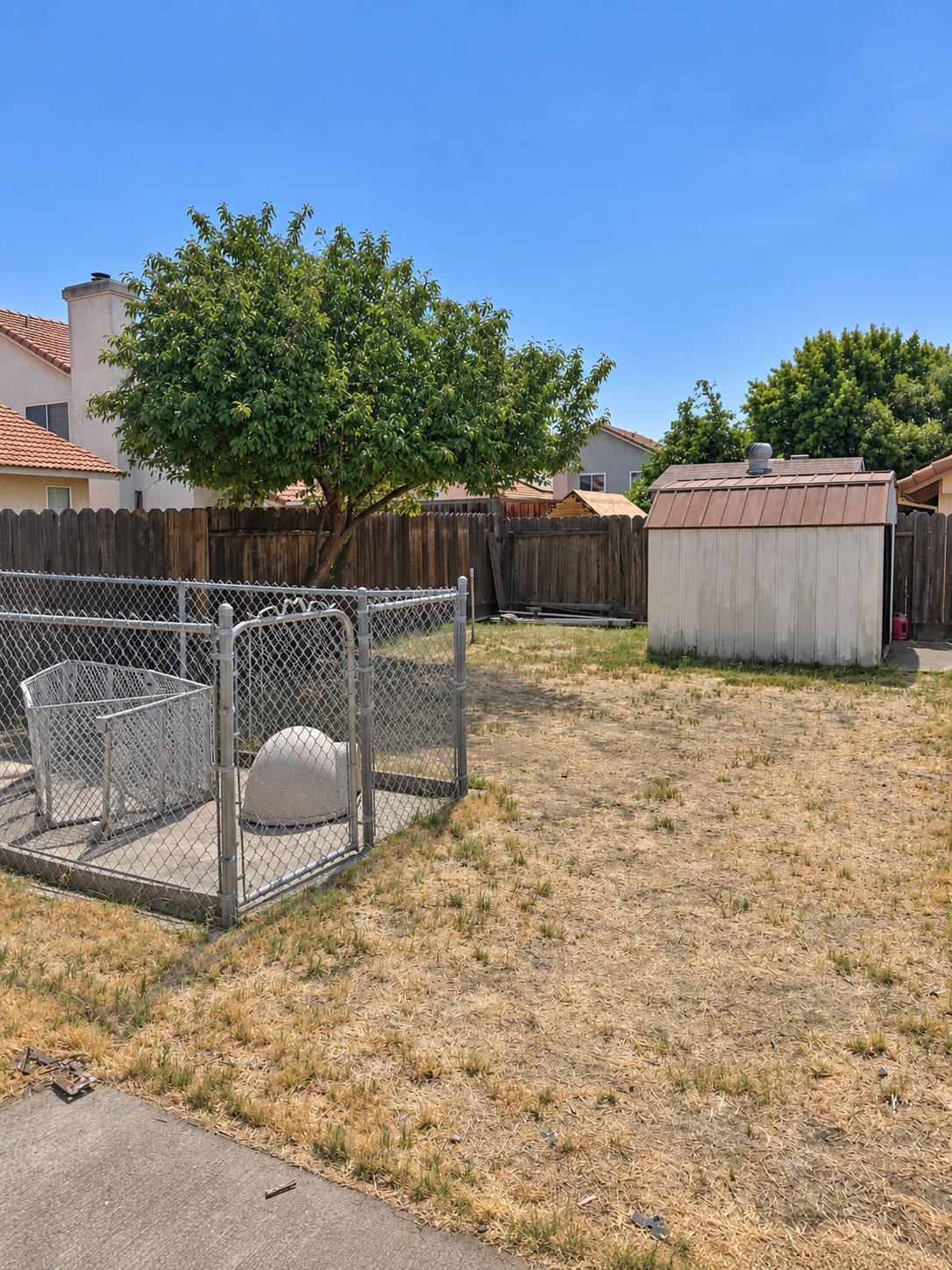 320 Rosalie Ct E, Los Banos, CA 93535