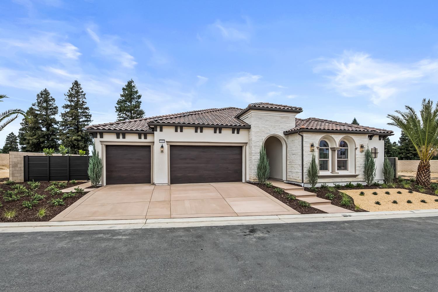 11709 N Via Ravenna Dr, Fresno, CA 93730