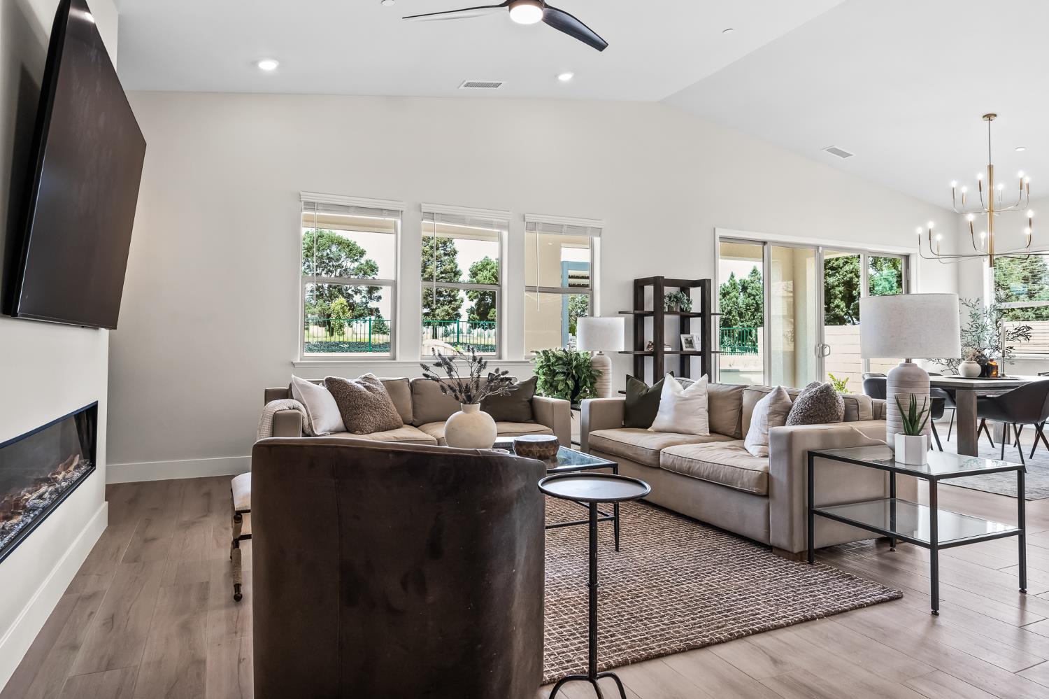 11709 N Via Ravenna Dr, Fresno, CA 93730