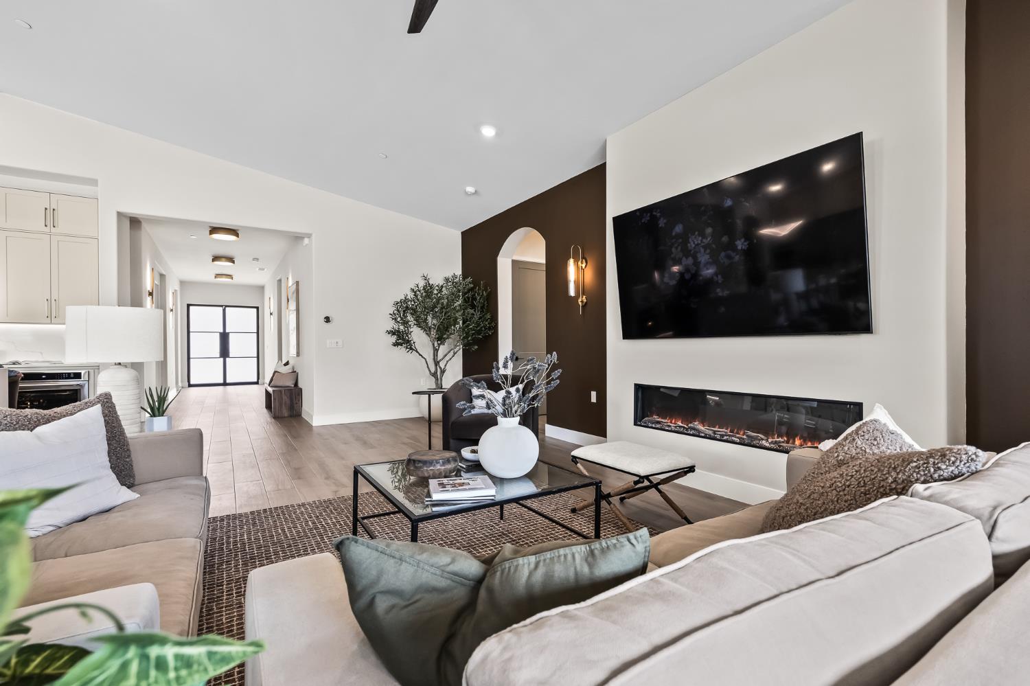 11709 N Via Ravenna Dr, Fresno, CA 93730