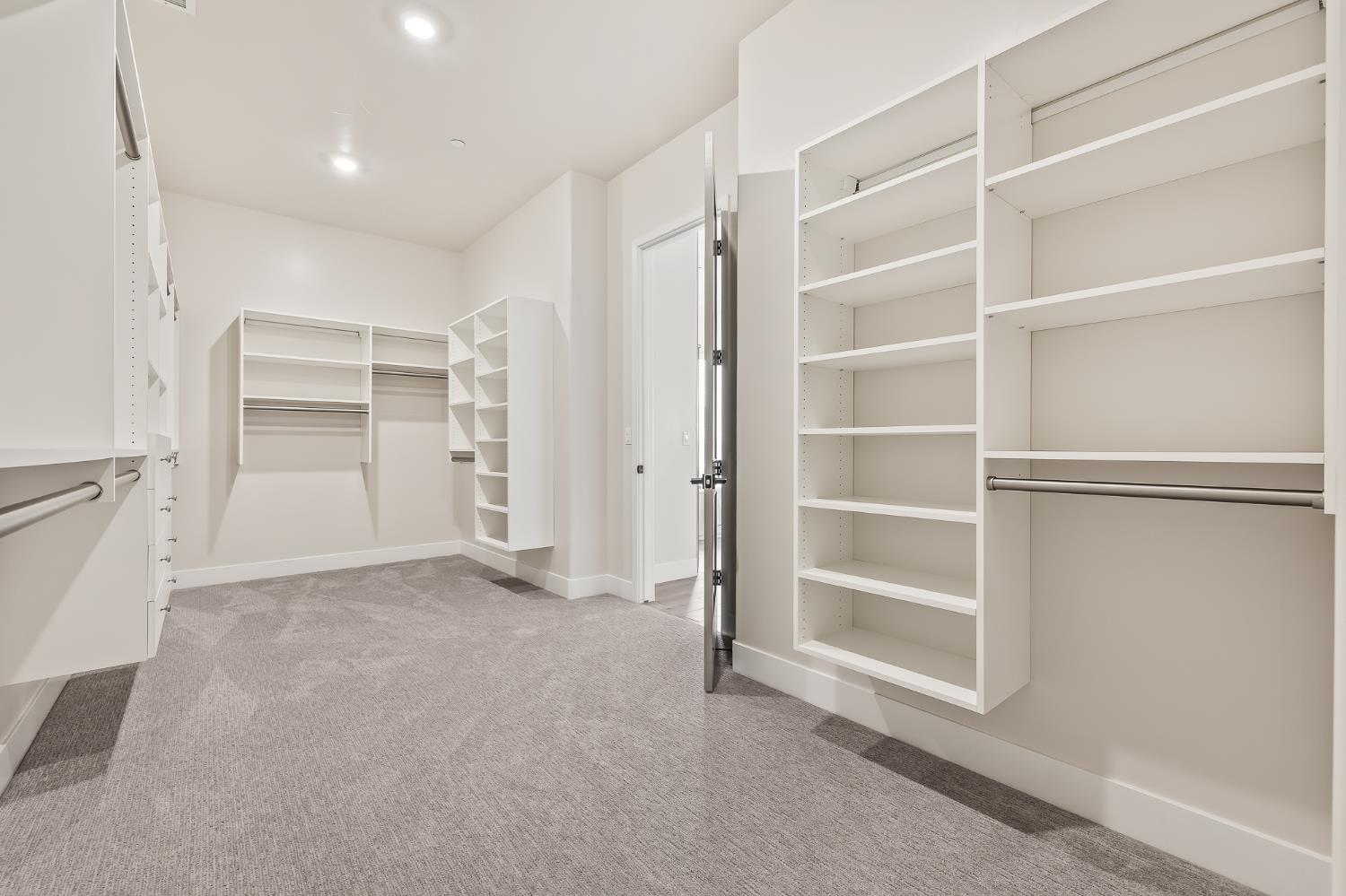 11709 N Via Ravenna Dr, Fresno, CA 93730