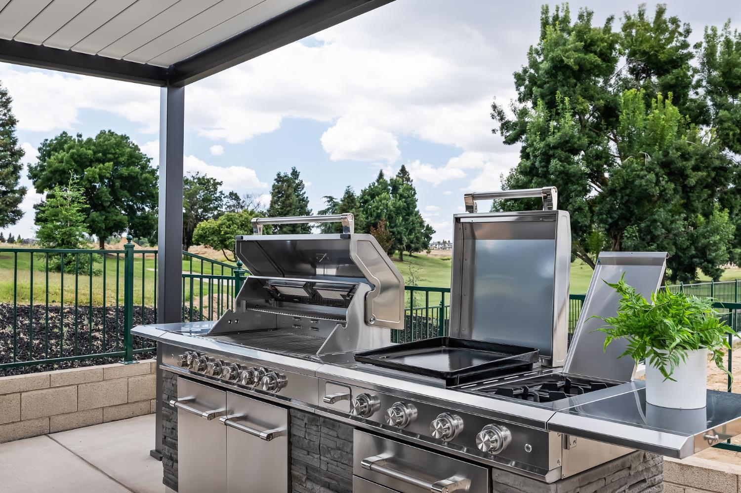 11709 N Via Ravenna Dr, Fresno, CA 93730