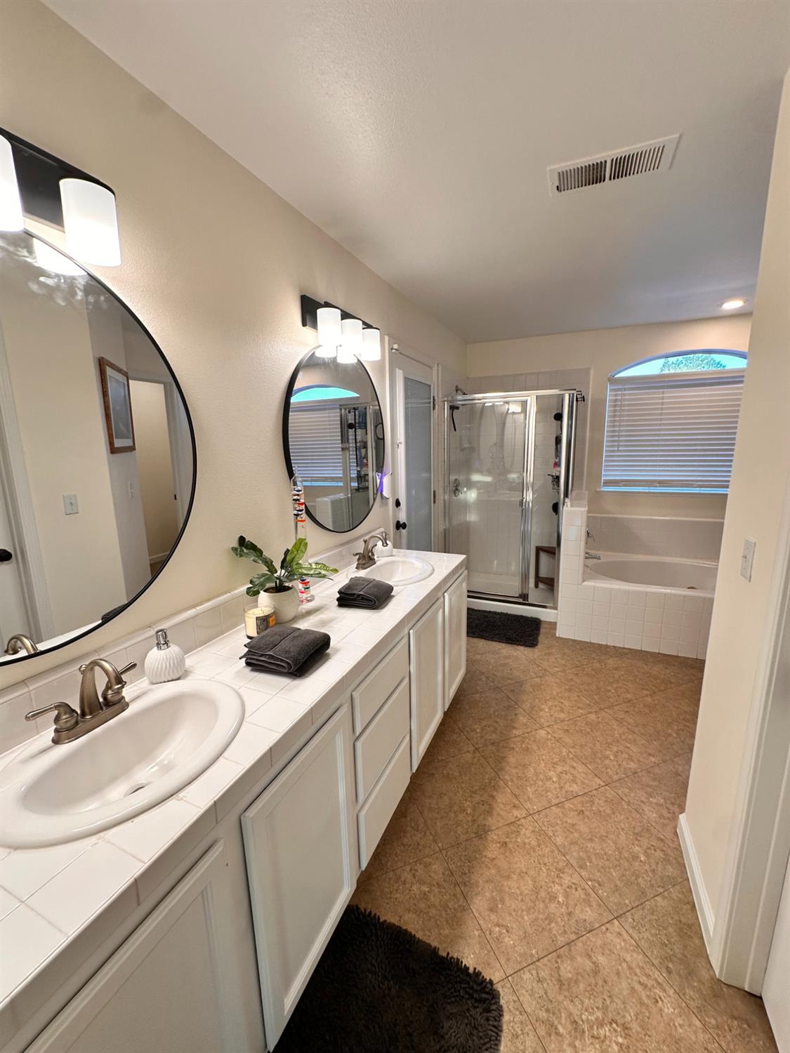3362 Greenfield Ave, Clovis, CA 93611