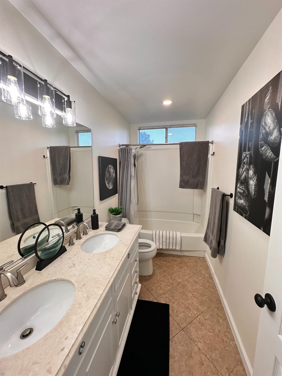 3362 Greenfield Ave, Clovis, CA 93611