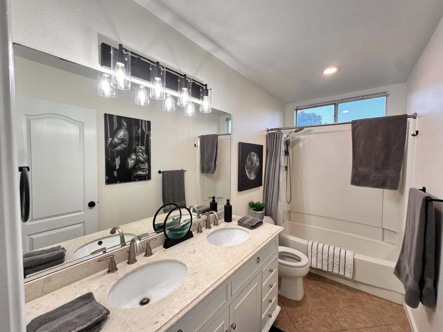 3362 Greenfield Ave, Clovis, CA 93611