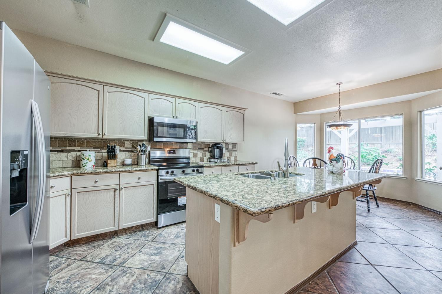10588 E Fieldstone Ave, Clovis, CA 93619