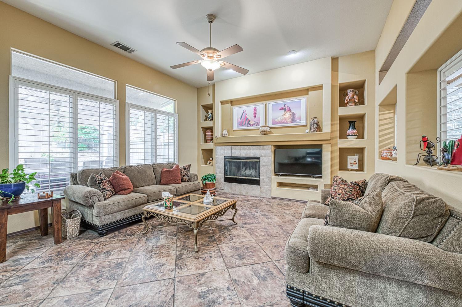 10588 E Fieldstone Ave, Clovis, CA 93619