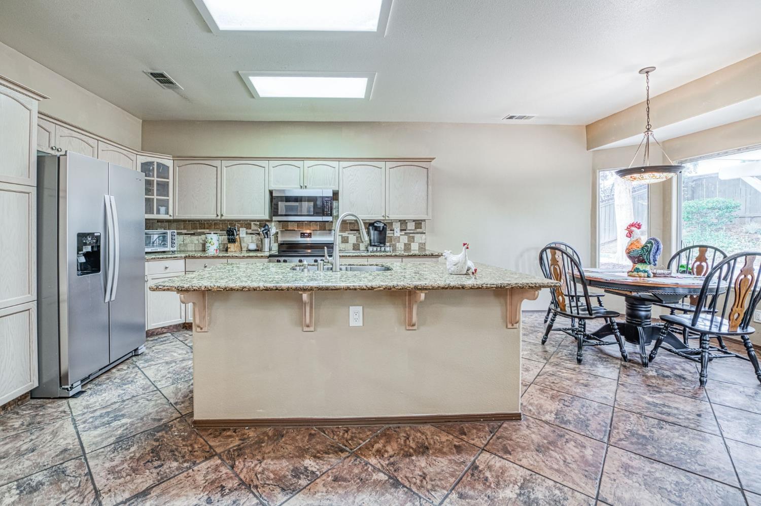 10588 E Fieldstone Ave, Clovis, CA 93619