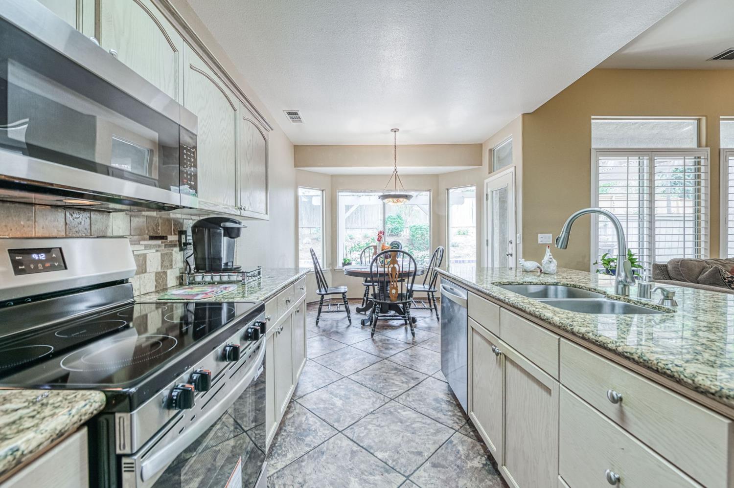 10588 E Fieldstone Ave, Clovis, CA 93619
