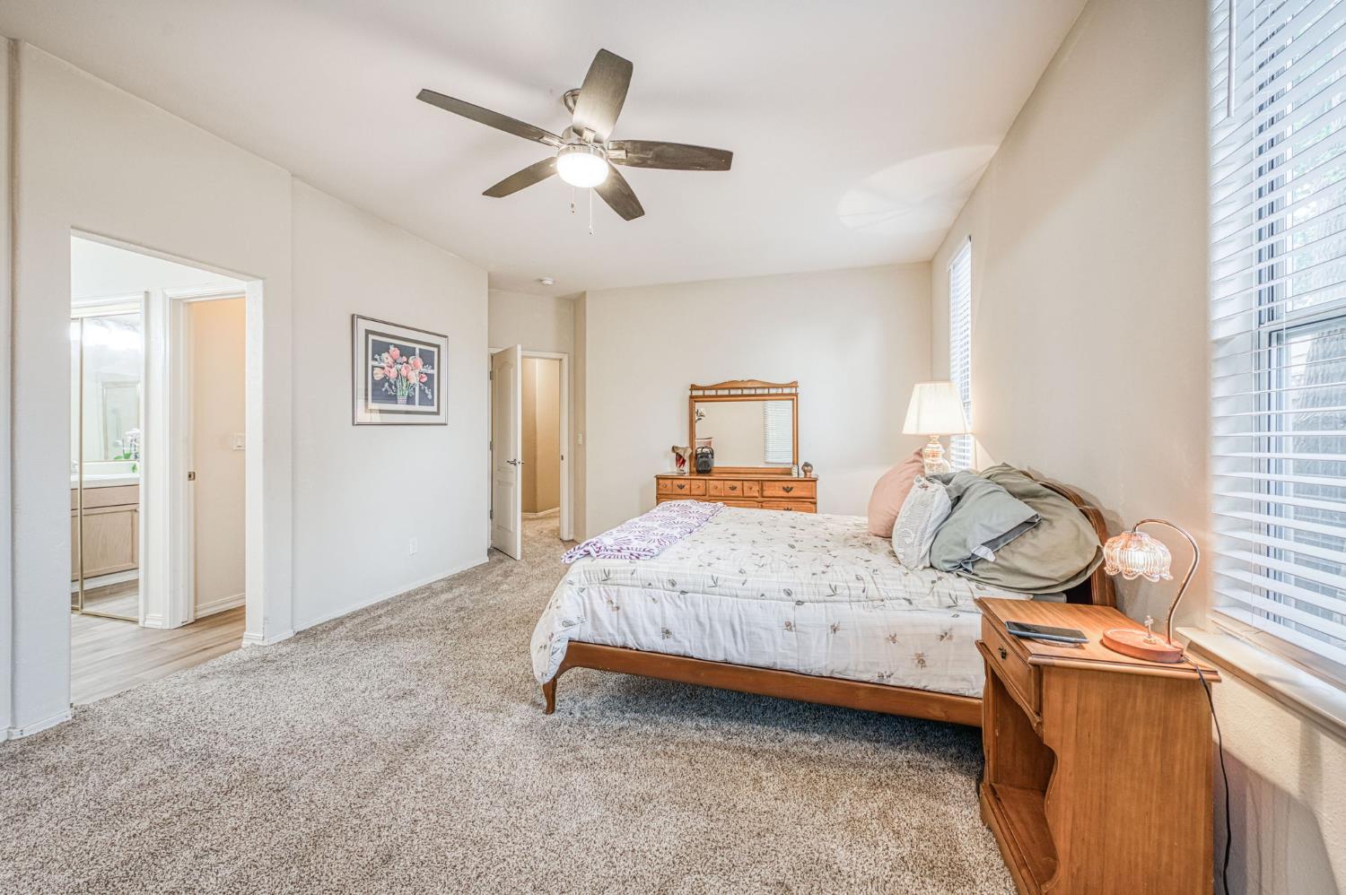 10588 E Fieldstone Ave, Clovis, CA 93619