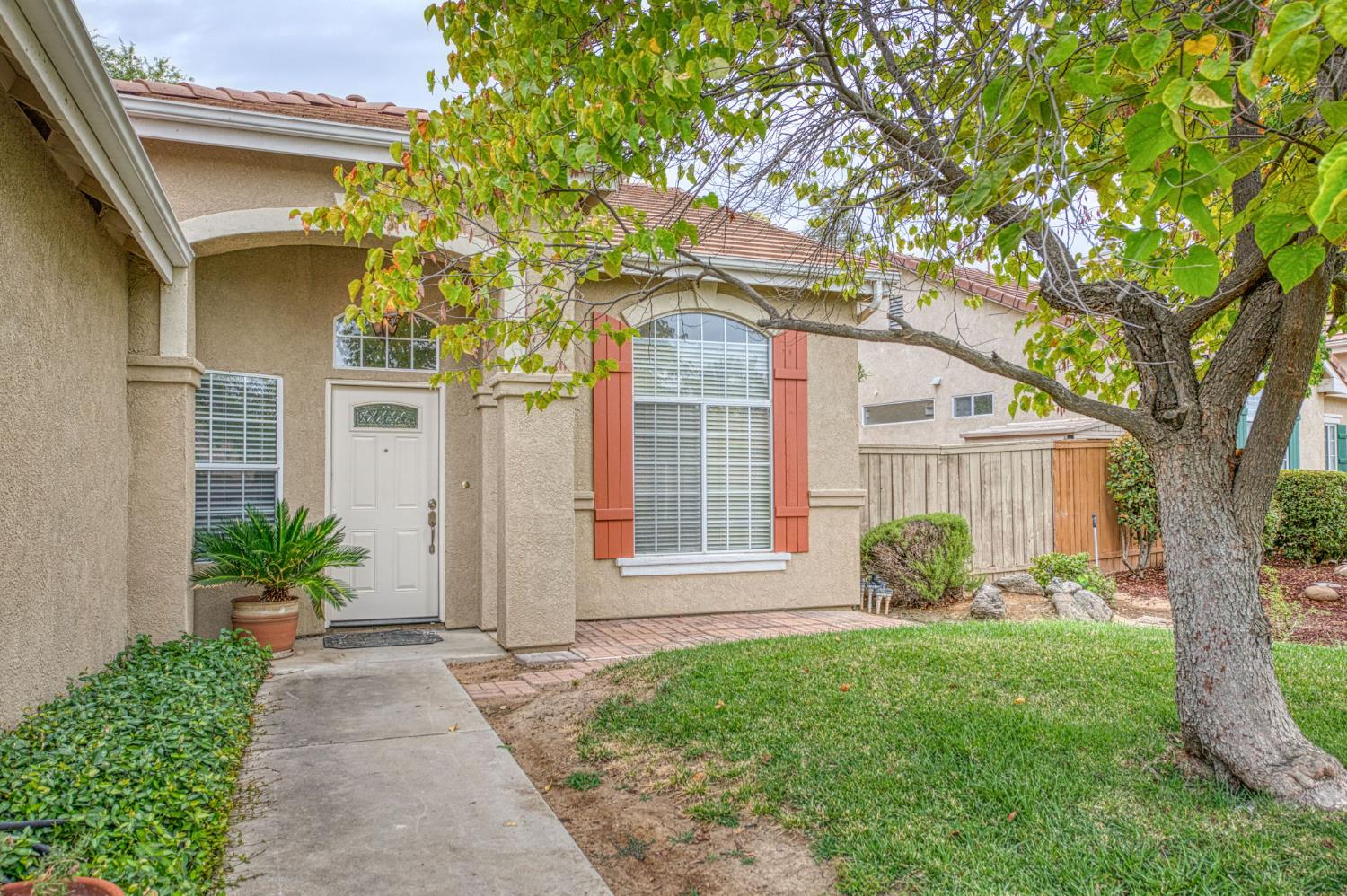 10588 E Fieldstone Ave, Clovis, CA 93619