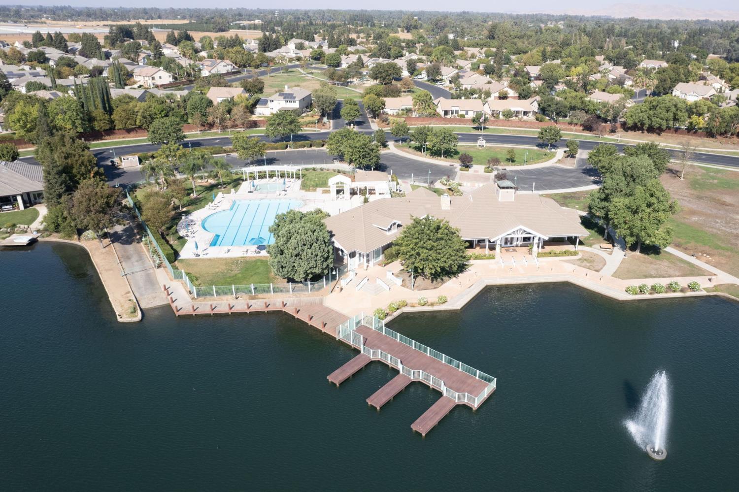 10588 E Fieldstone Ave, Clovis, CA 93619
