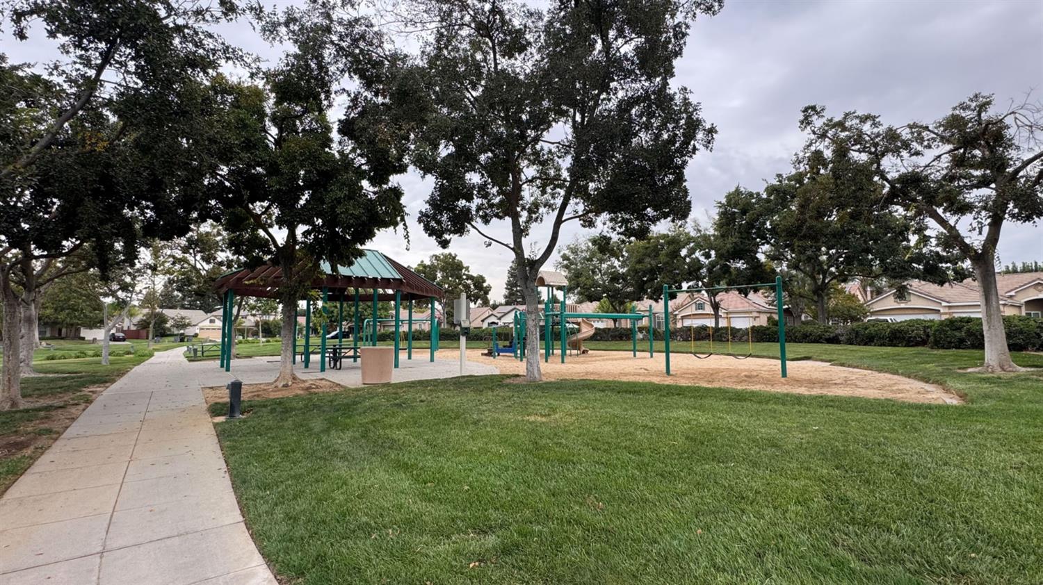 10588 E Fieldstone Ave, Clovis, CA 93619