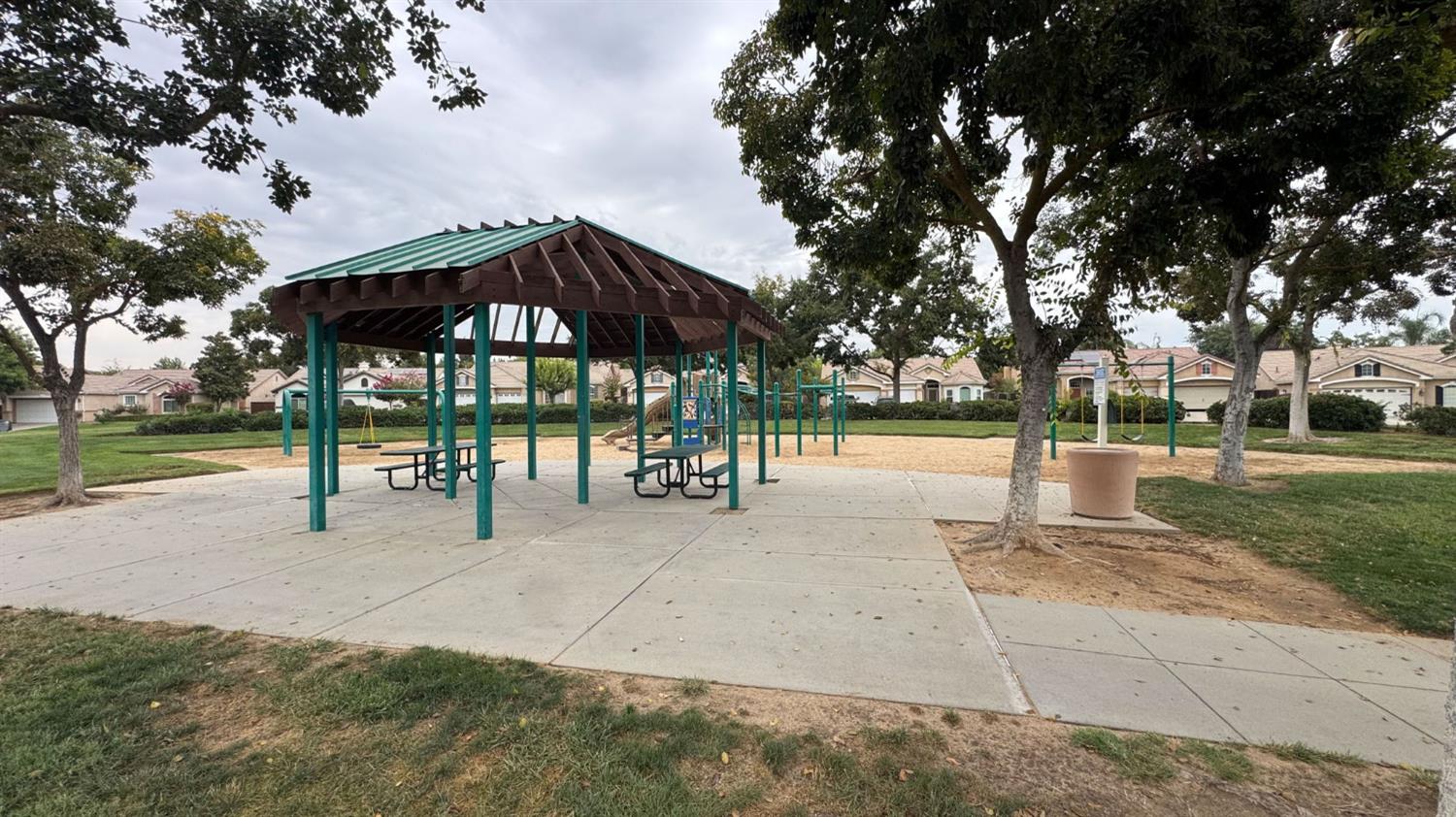 10588 E Fieldstone Ave, Clovis, CA 93619