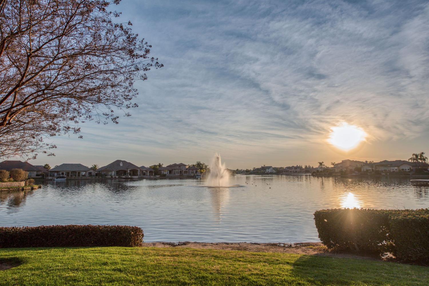 10588 E Fieldstone Ave, Clovis, CA 93619