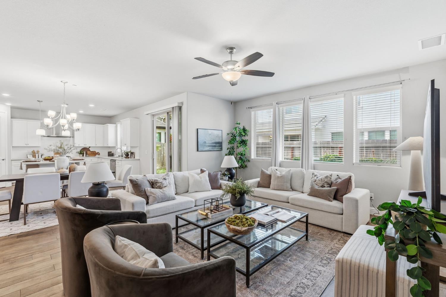 1257 E Via Ulivo, Fresno, CA 93730