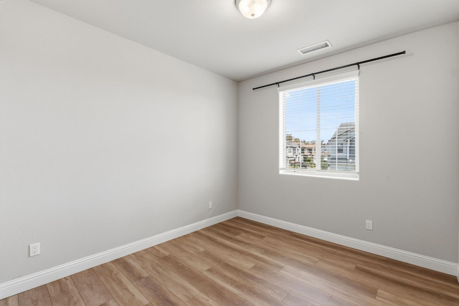1257 E Via Ulivo, Fresno, CA 93730