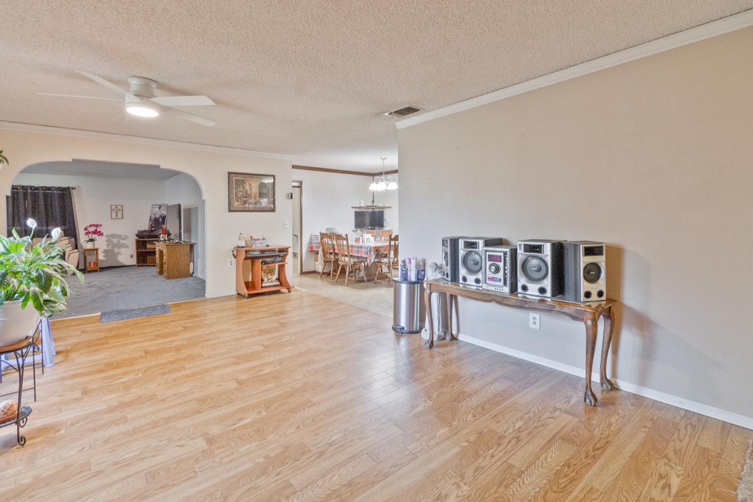 7157 S Cherry Ave, Fresno, CA 93725