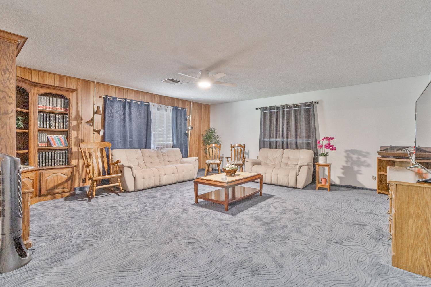7157 S Cherry Ave, Fresno, CA 93725