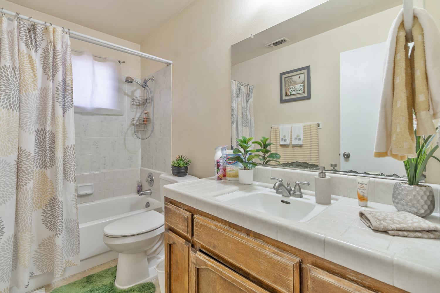 7157 S Cherry Ave, Fresno, CA 93725