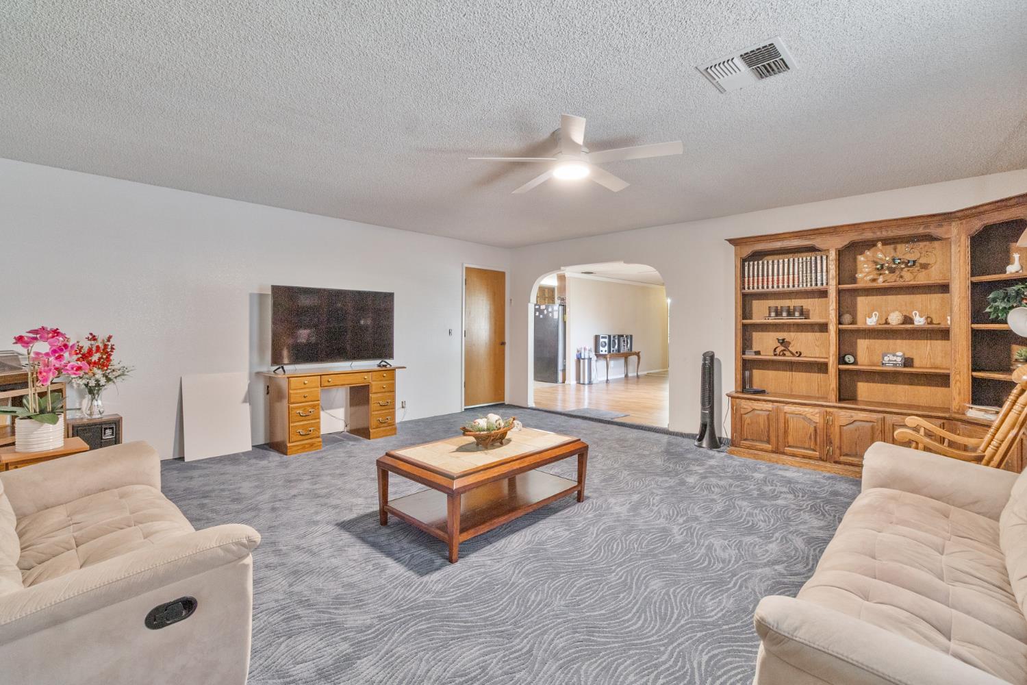 7157 S Cherry Ave, Fresno, CA 93725