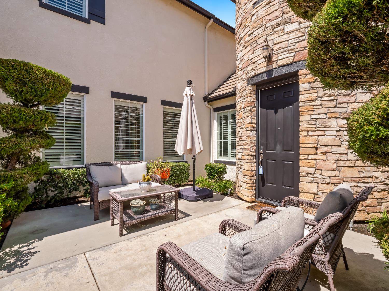1696 E Banwell Ln, Fresno, CA 93730
