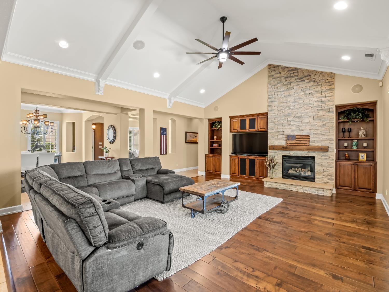 1696 E Banwell Ln, Fresno, CA 93730
