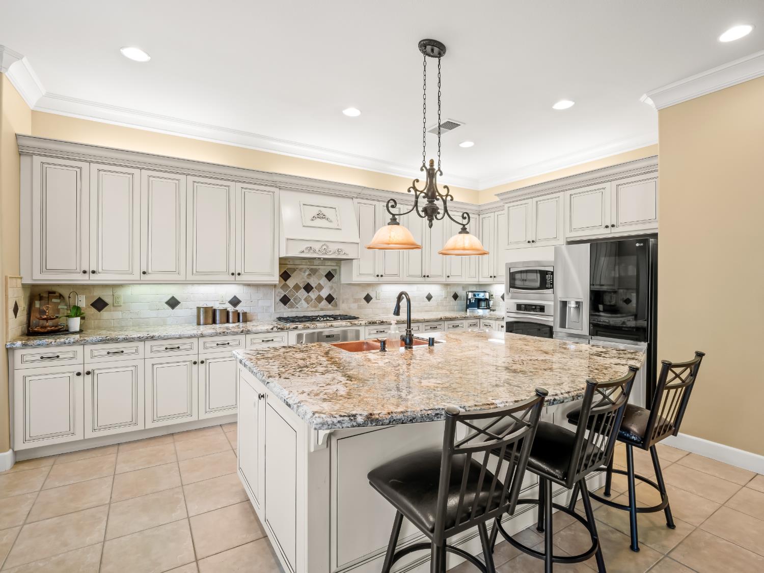 1696 E Banwell Ln, Fresno, CA 93730