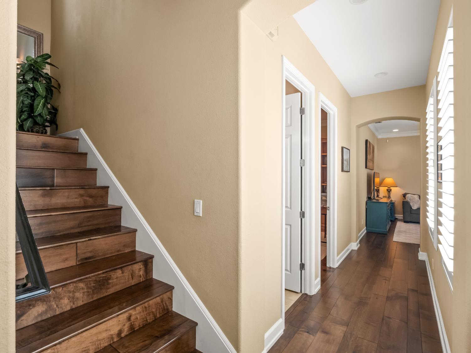 1696 E Banwell Ln, Fresno, CA 93730