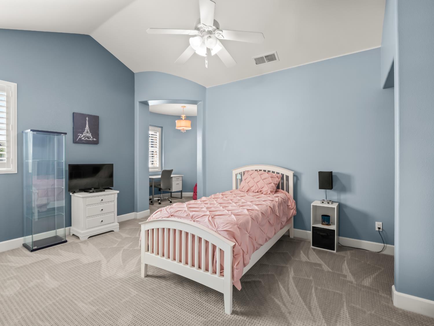 1696 E Banwell Ln, Fresno, CA 93730