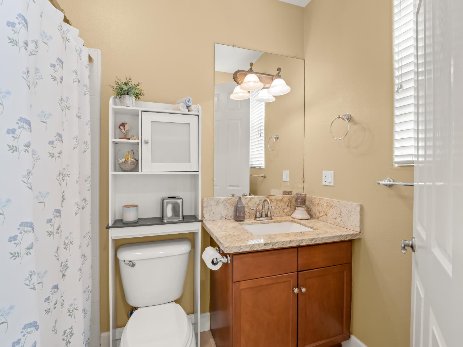 1696 E Banwell Ln, Fresno, CA 93730