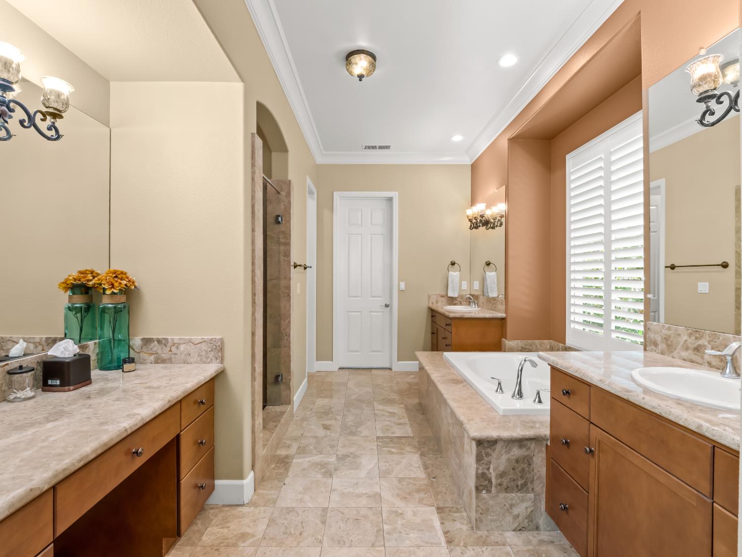 1696 E Banwell Ln, Fresno, CA 93730