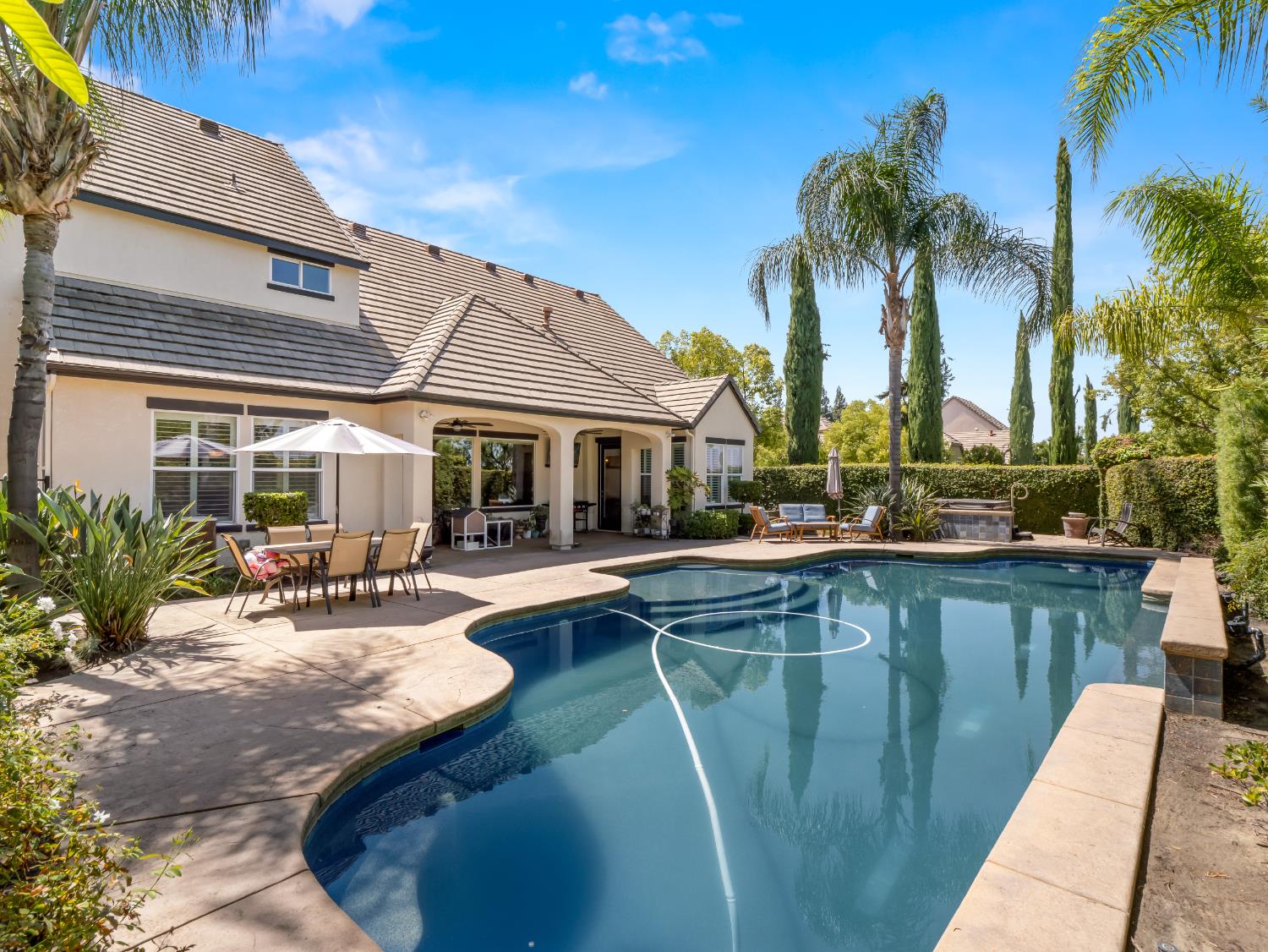 1696 E Banwell Ln, Fresno, CA 93730