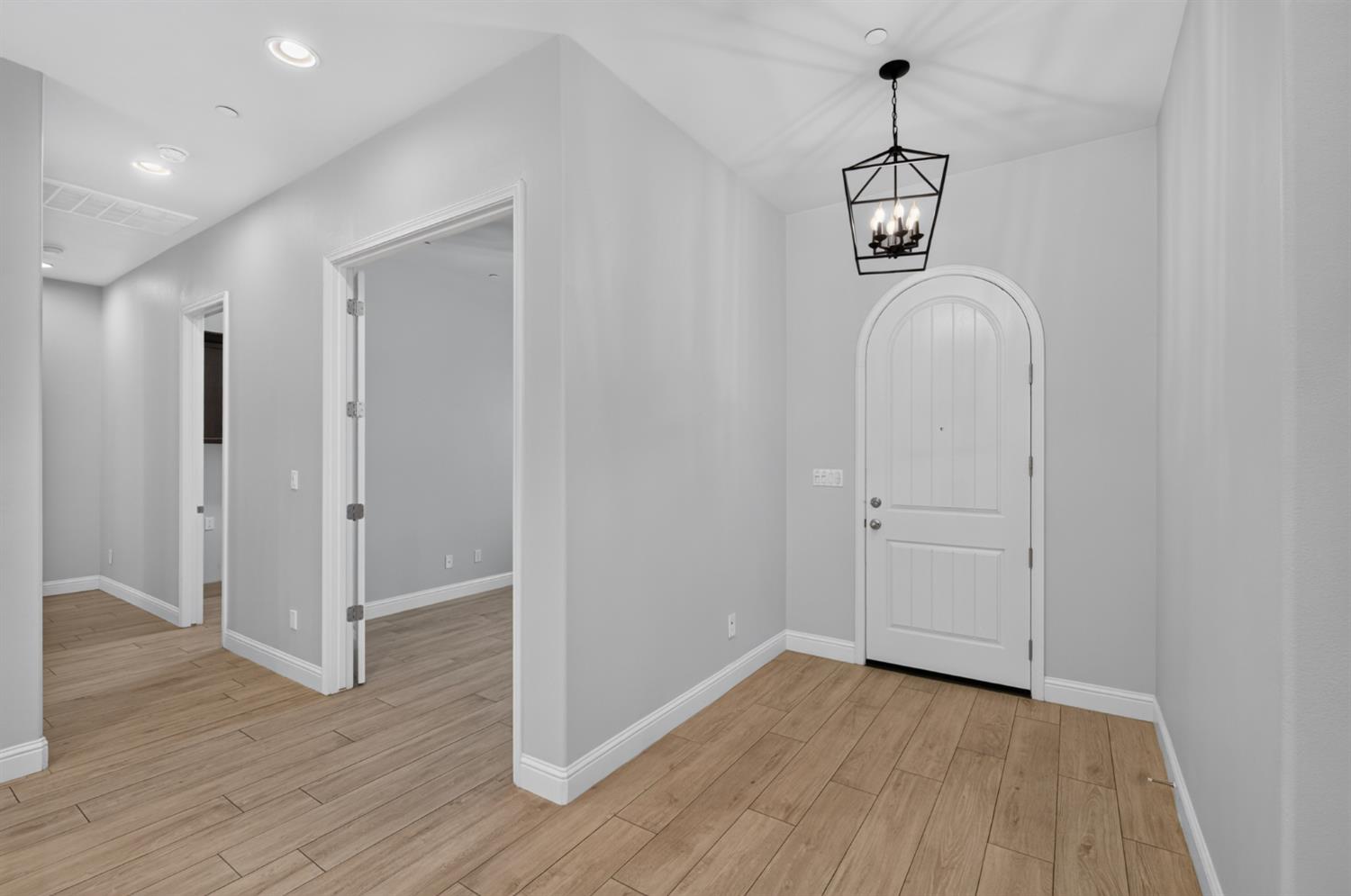 2574 E Utah Ave, Fresno, CA 93720