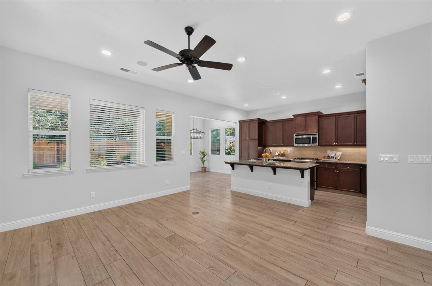 2574 E Utah Ave, Fresno, CA 93720