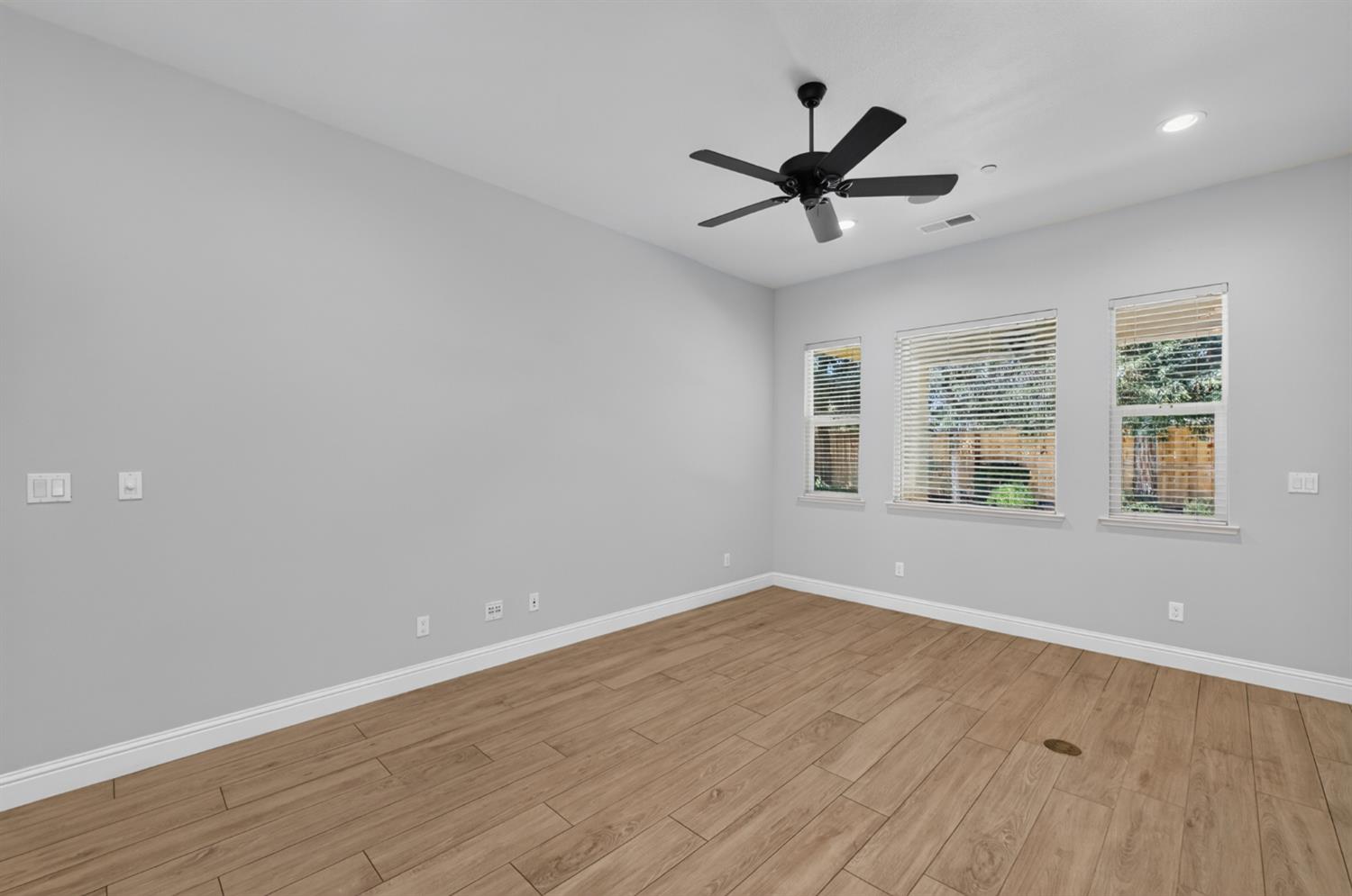 2574 E Utah Ave, Fresno, CA 93720