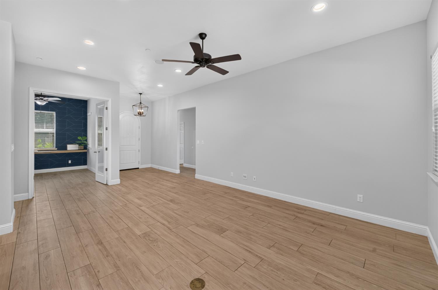 2574 E Utah Ave, Fresno, CA 93720