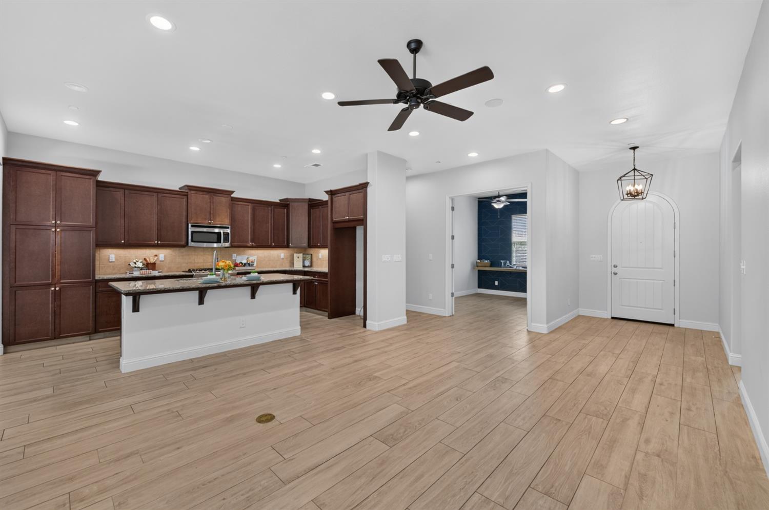 2574 E Utah Ave, Fresno, CA 93720