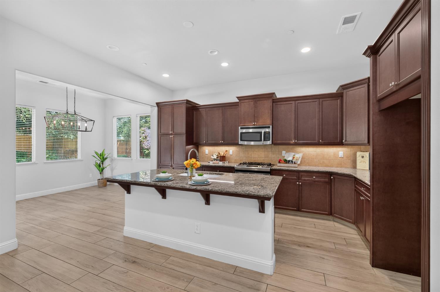 2574 E Utah Ave, Fresno, CA 93720