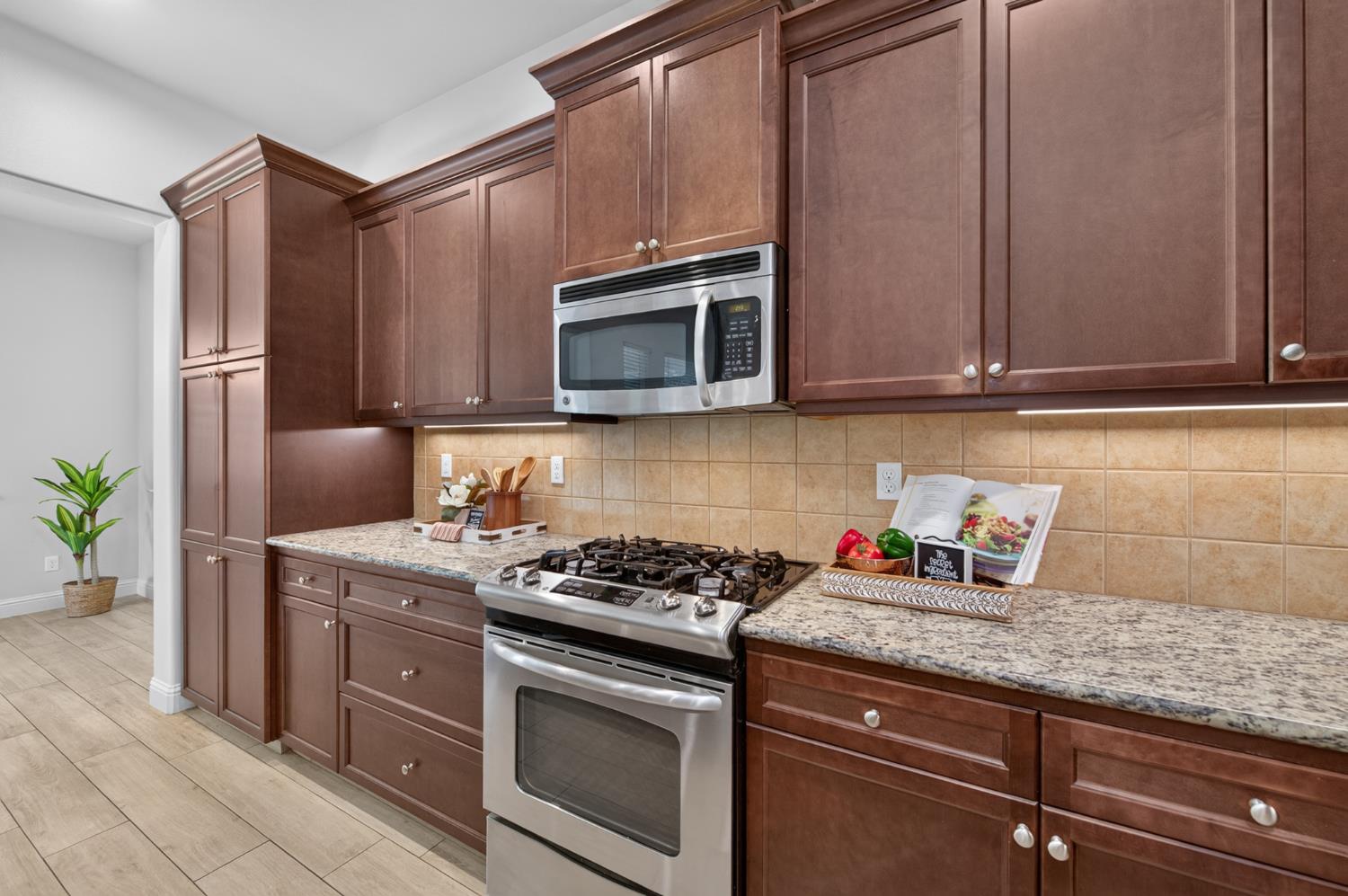 2574 E Utah Ave, Fresno, CA 93720