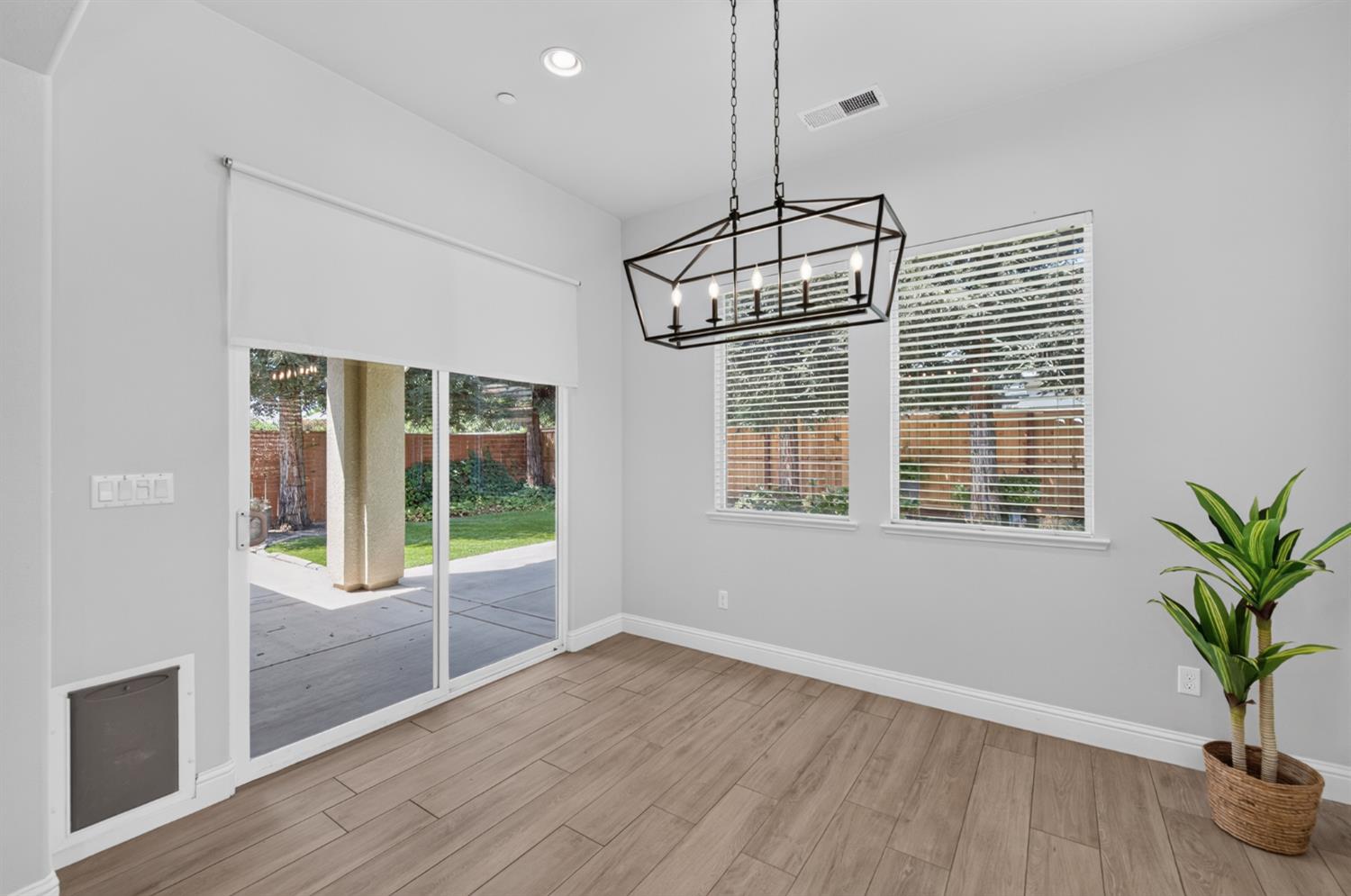 2574 E Utah Ave, Fresno, CA 93720