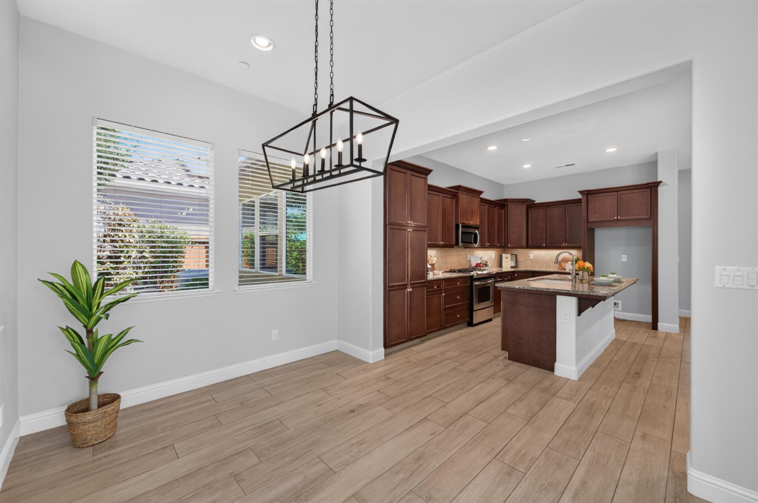 2574 E Utah Ave, Fresno, CA 93720