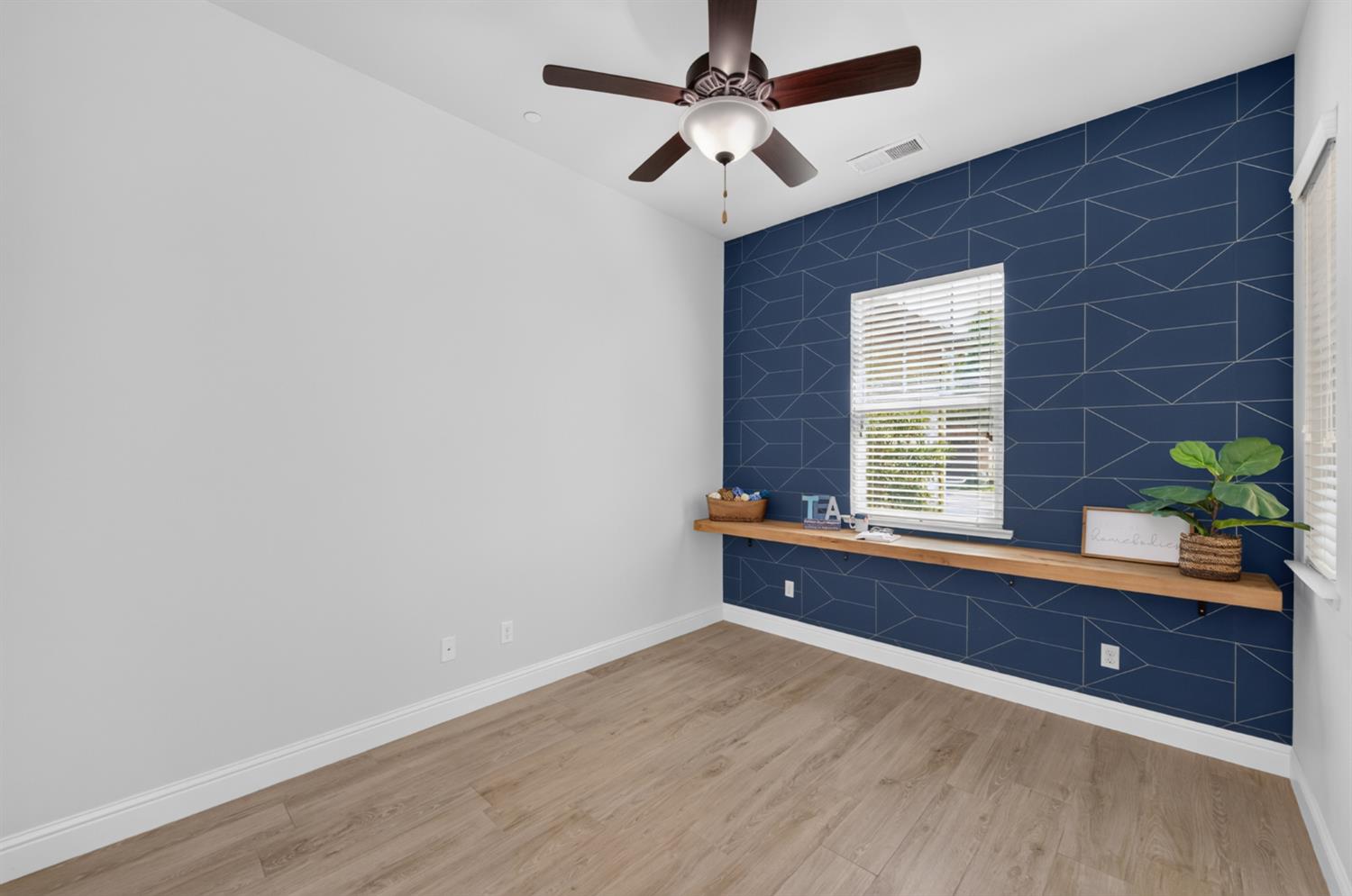 2574 E Utah Ave, Fresno, CA 93720