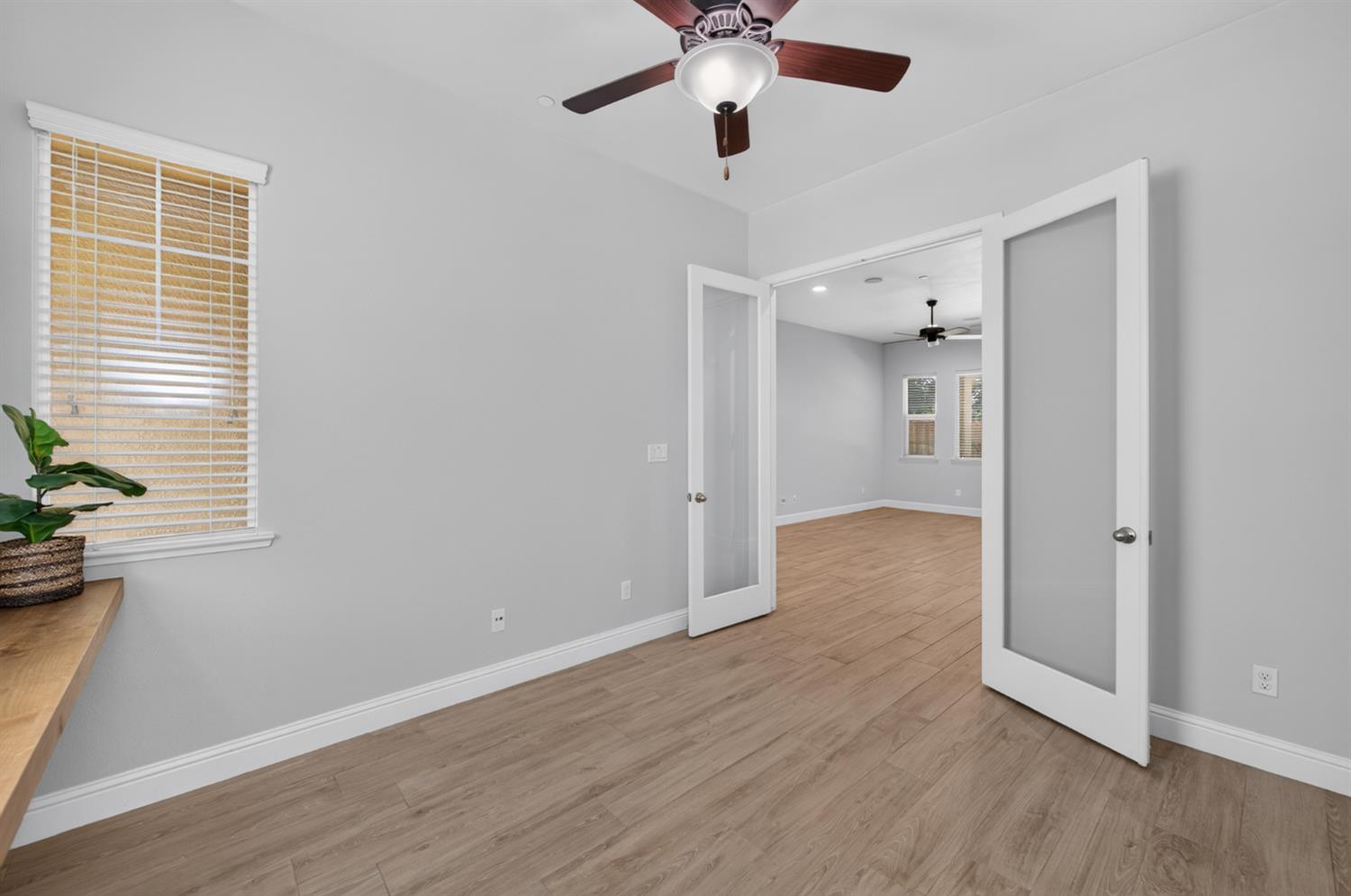 2574 E Utah Ave, Fresno, CA 93720