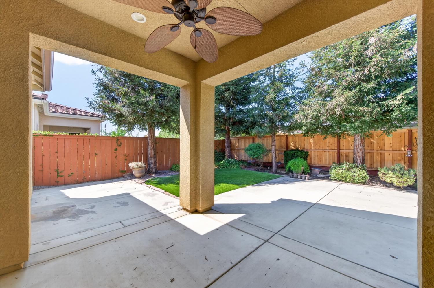 2574 E Utah Ave, Fresno, CA 93720
