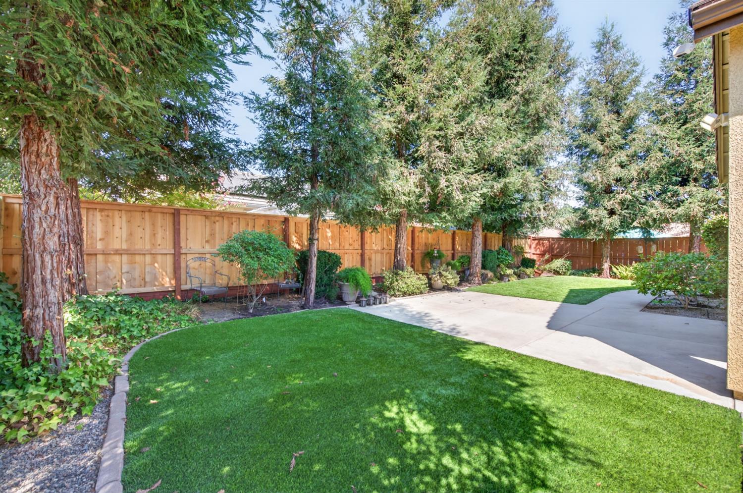 2574 E Utah Ave, Fresno, CA 93720