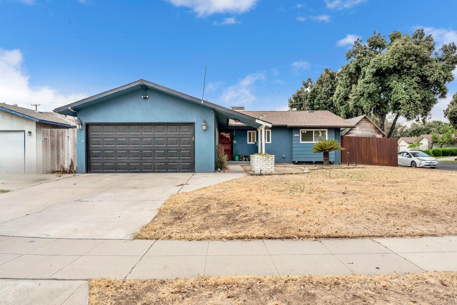 1808 N Dearing Ave, Fresno, CA 93703