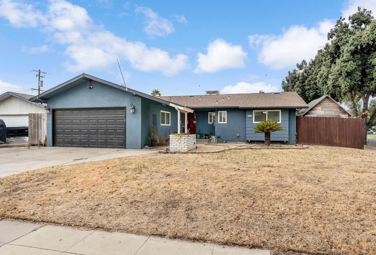1808 N Dearing Ave, Fresno, CA 93703